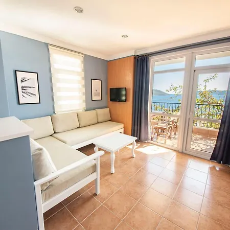 Lantana Aparts 3*