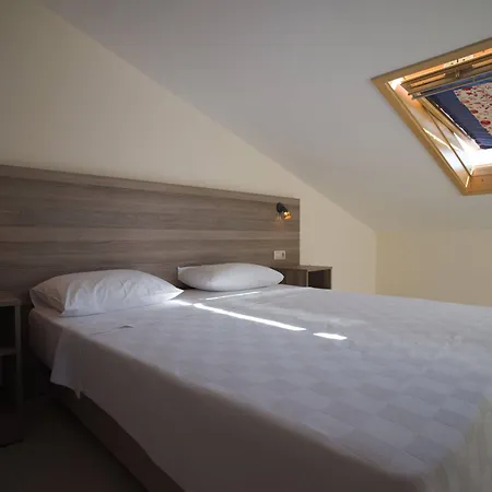 Ξενοδοχείο με διαμερίσματα Lantana Aparts 3*