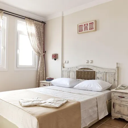 Lantana Aparts 2* Kaş