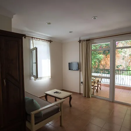 Apartmanhotel Lantana Aparts 2*