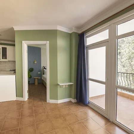 Lantana Aparts Apartmanhotel 2*