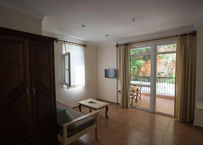 Aparthotel Lantana Aparts 2*